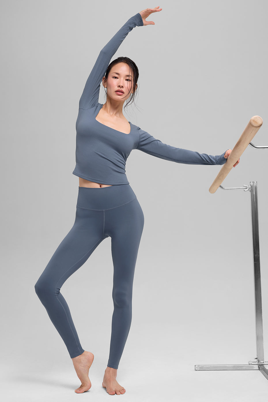 Alo Yoga ALO Softsculpt Precision Long Sleeve - Bluestone - imagen 4