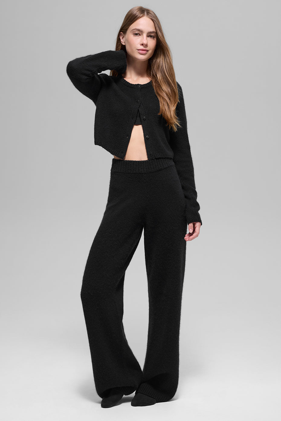 Alo Yoga Wool Cashmere New Class Cropped Cardigan - Black - imagen 4