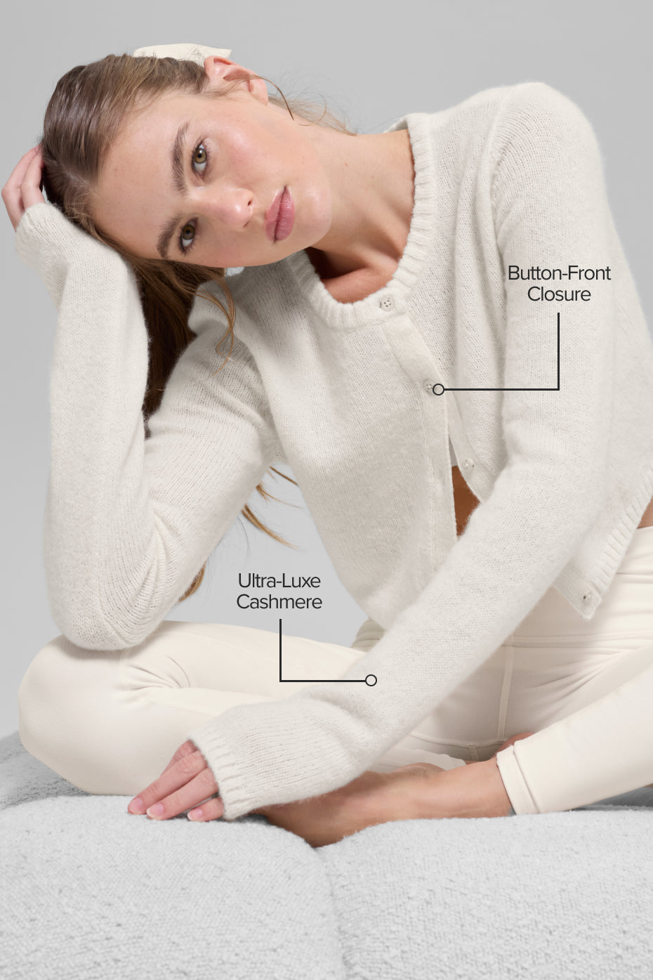 Alo Yoga Wool Cashmere New Class Cropped Cardigan - Ivory - imagen 2