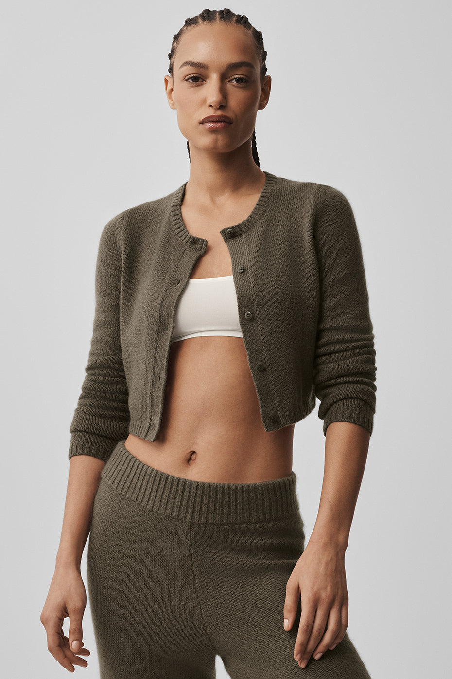 Alo Yoga Wool Cashmere New Class Cropped Cardigan - Olive Tree - imagen 1