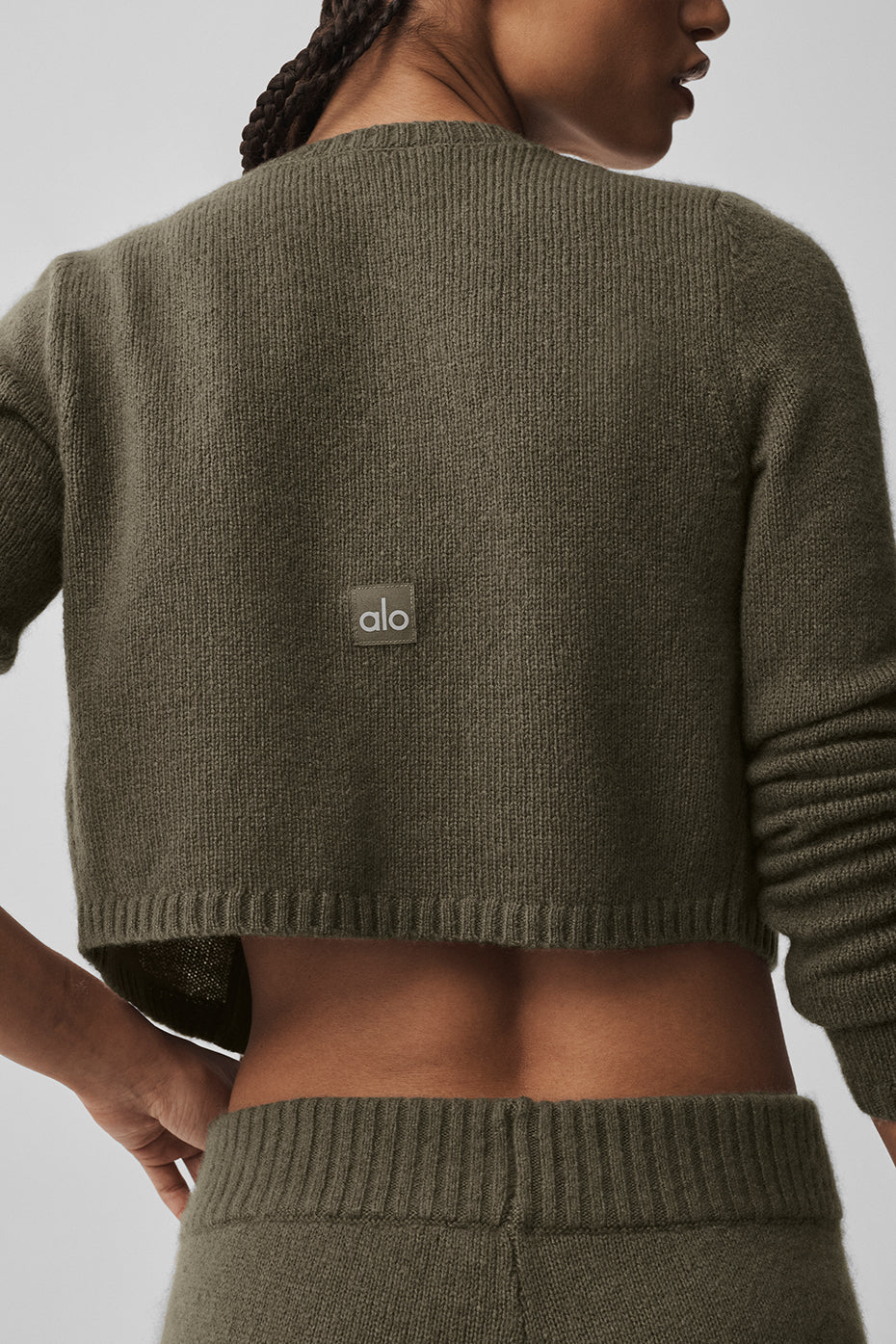 Alo Yoga Wool Cashmere New Class Cropped Cardigan - Olive Tree - imagen 2