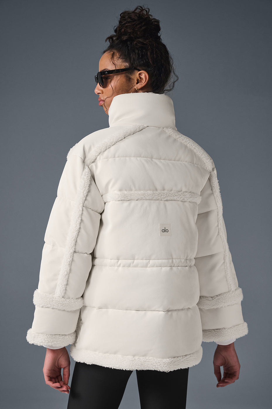 Alo Yoga Ice Breaker Puffer Jacket - Ivory - imagen 3