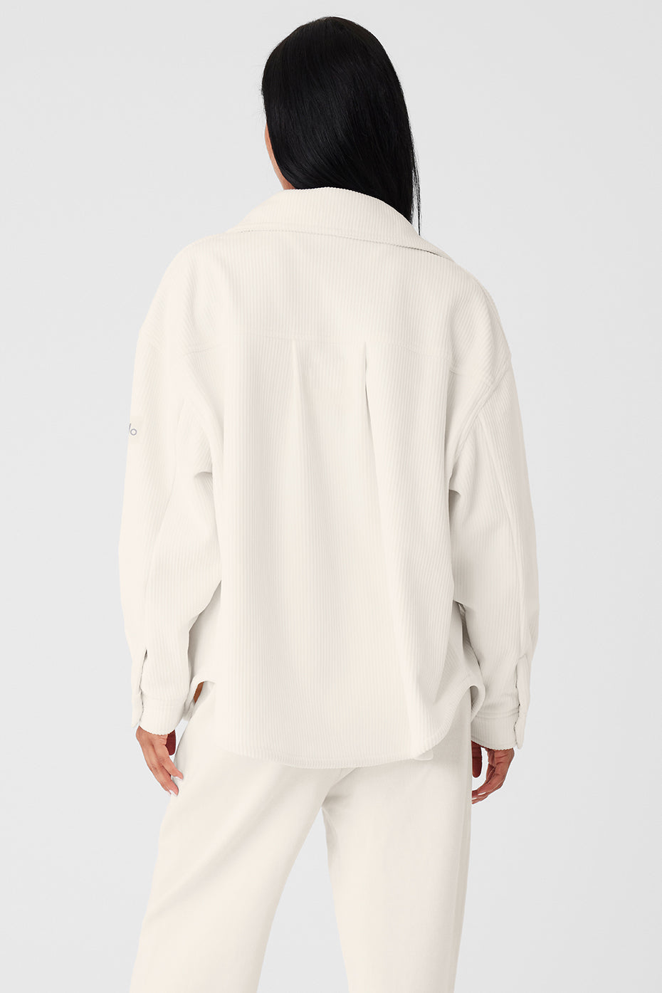 Alo Yoga Ribbed Velour Mountain Side Shacket - Ivory - imagen 2