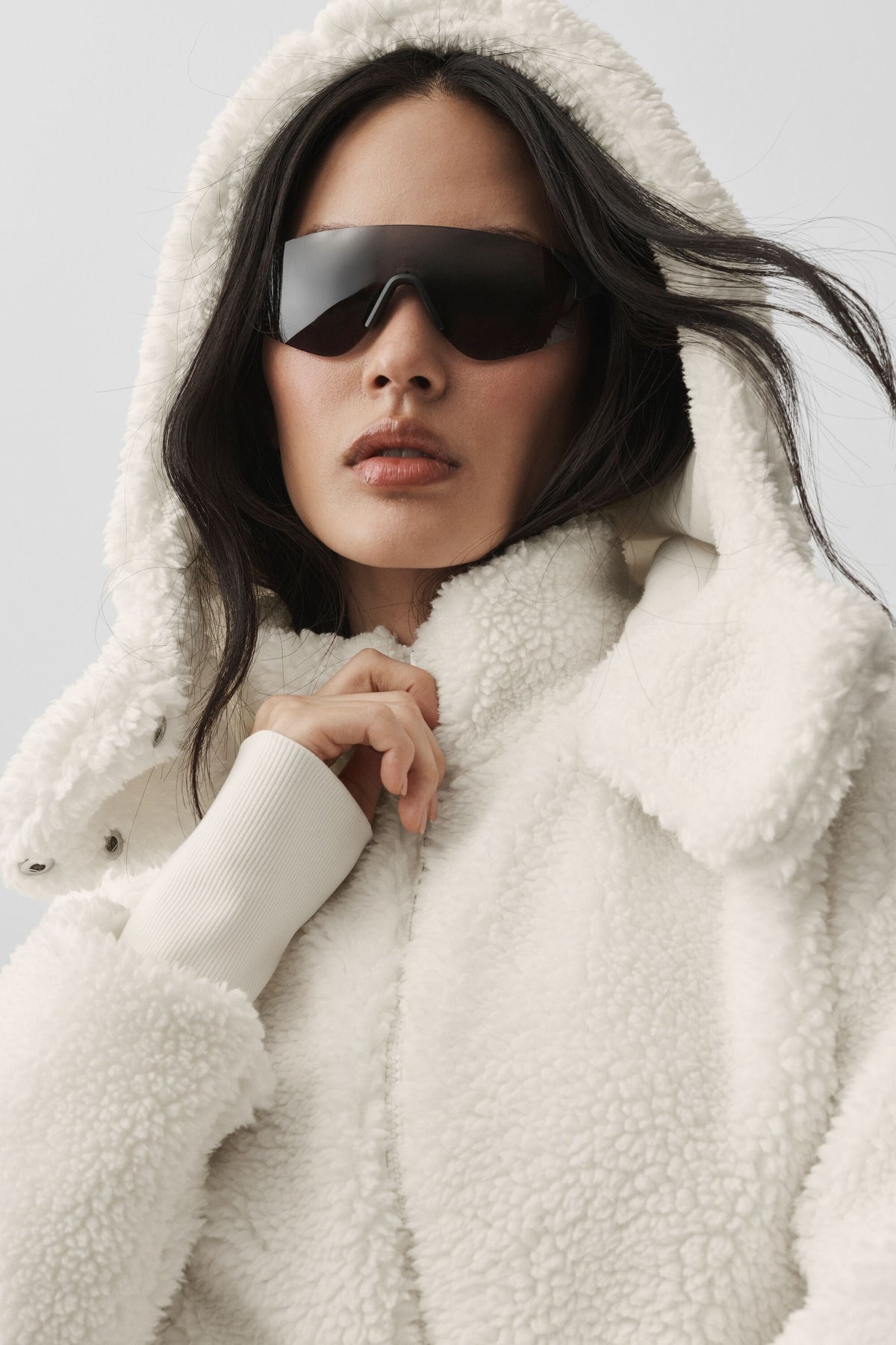 Alo Yoga Foxy Sherpa Jacket - Ivory - imagen 4