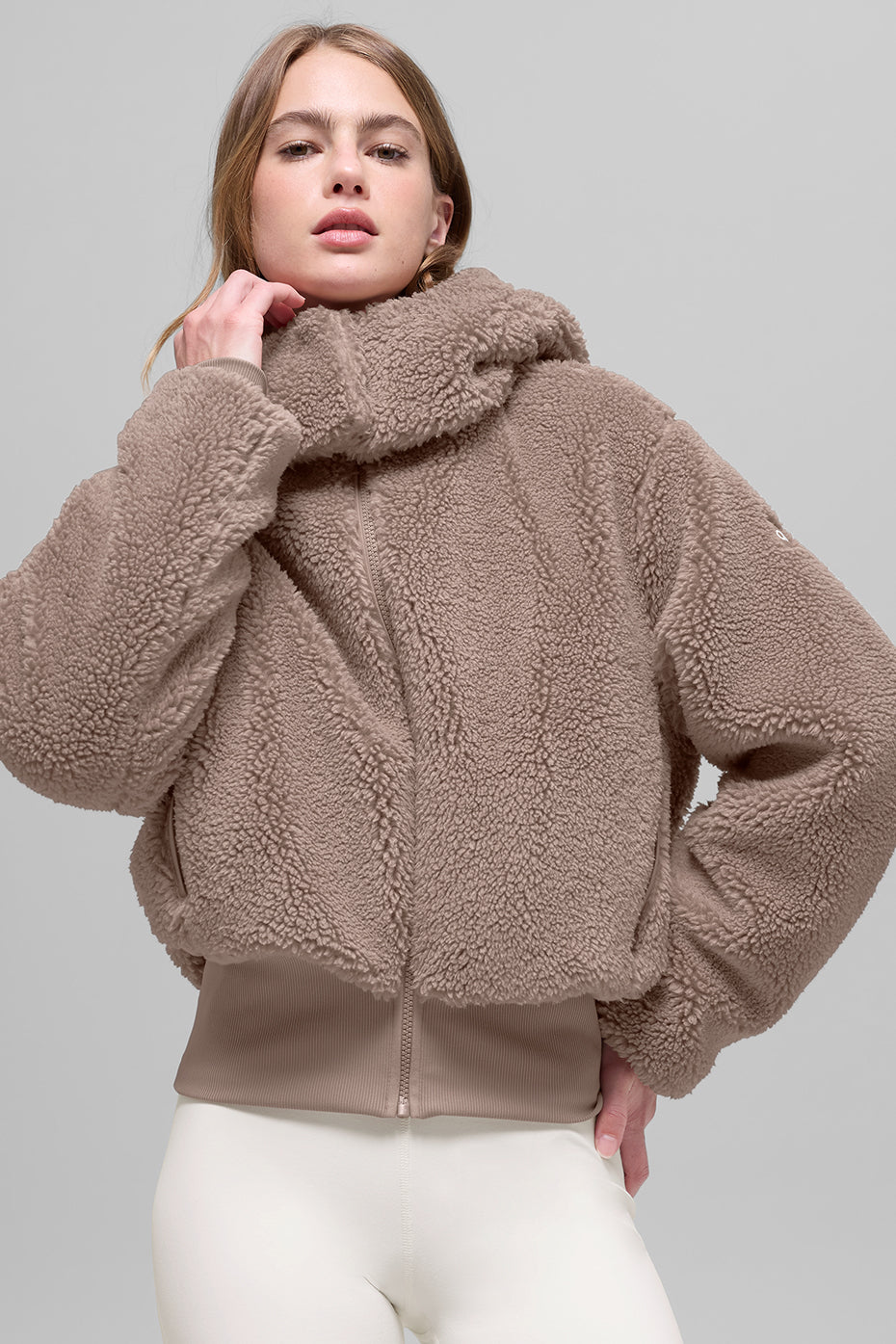 Alo Yoga Foxy Sherpa Jacket - Chai Latte - imagen 2