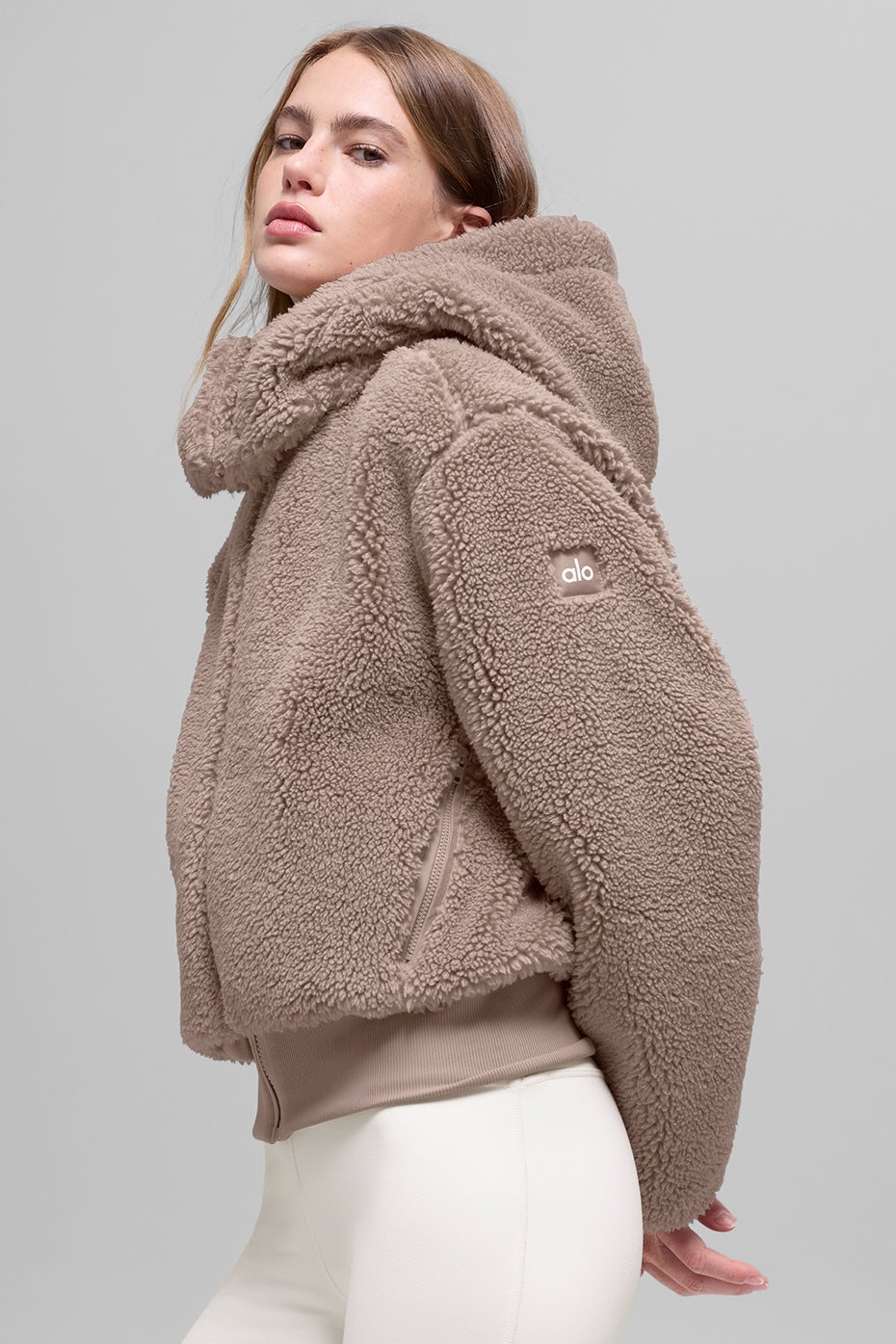 Alo Yoga Foxy Sherpa Jacket - Chai Latte - imagen 4