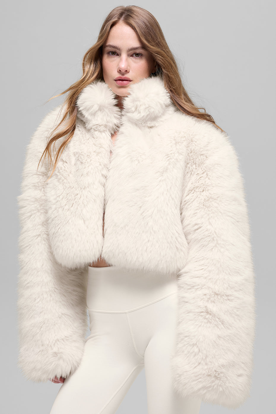 Alo Yoga Opulent Faux Fur Cropped Jacket - Ivory - imagen 1