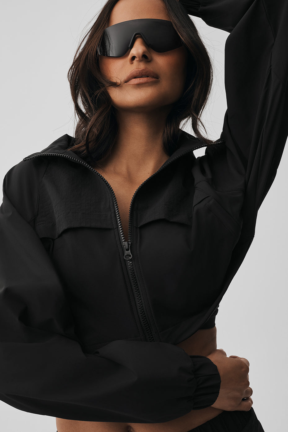 Alo Yoga Cropped Playmaker Jacket - Black - imagen 3