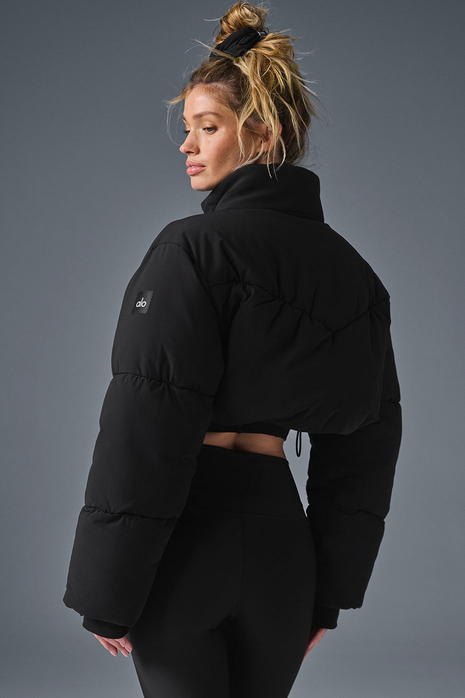 Alo Yoga Main Act Corset Puffer - Black - imagen 2