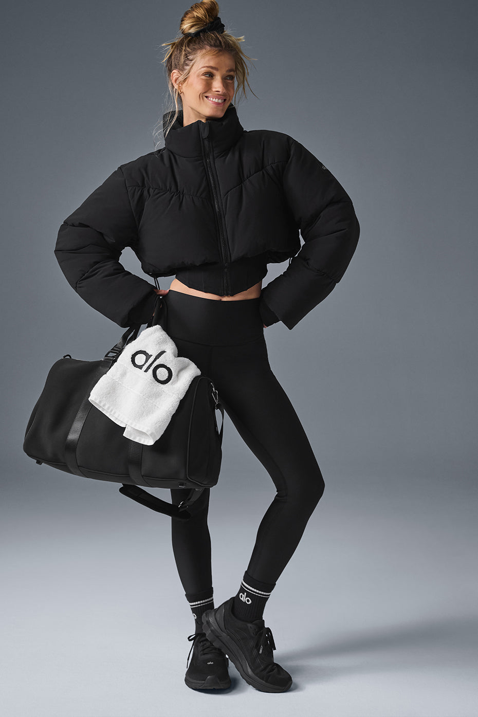 Alo Yoga Main Act Corset Puffer - Black - imagen 5