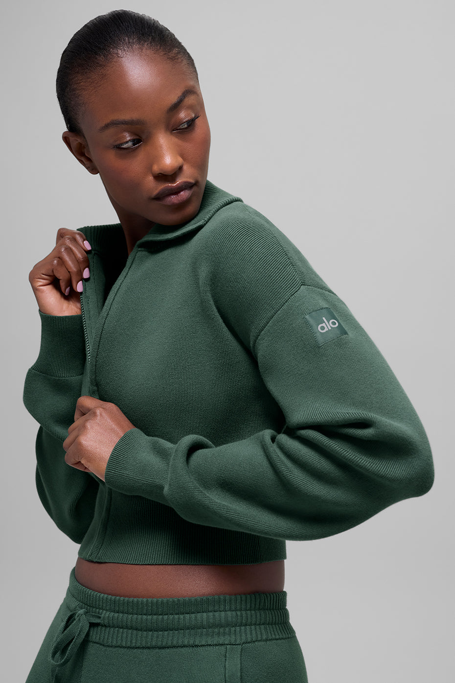 Alo Yoga Scholar Knit Cropped Full Zip Jacket - Clover Green - imagen 3