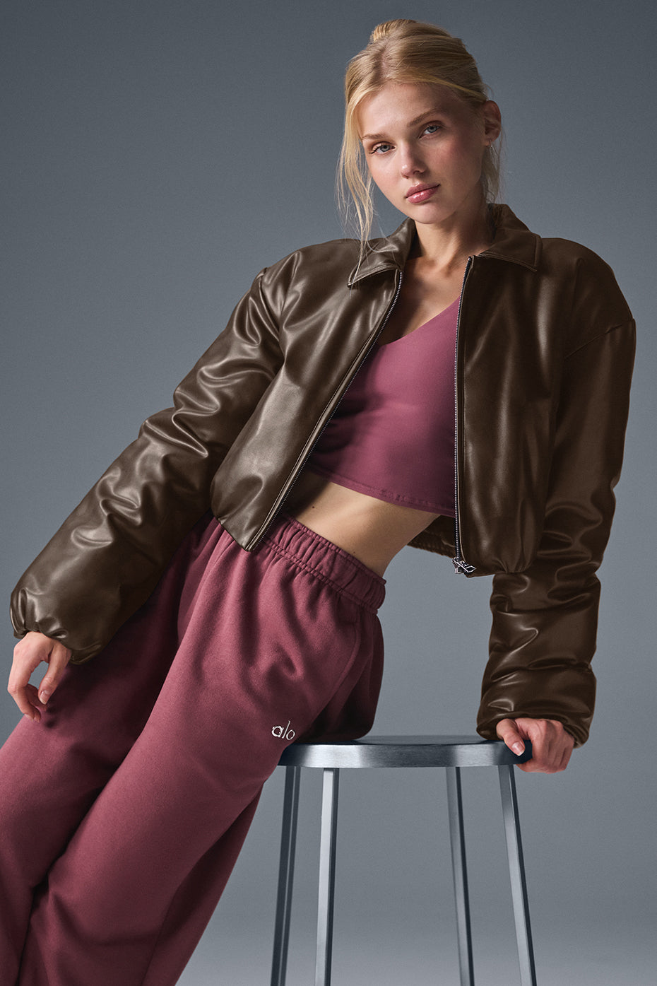 Alo Yoga Faux Leather Cropped Premier Bomber - Espresso - imagen 1