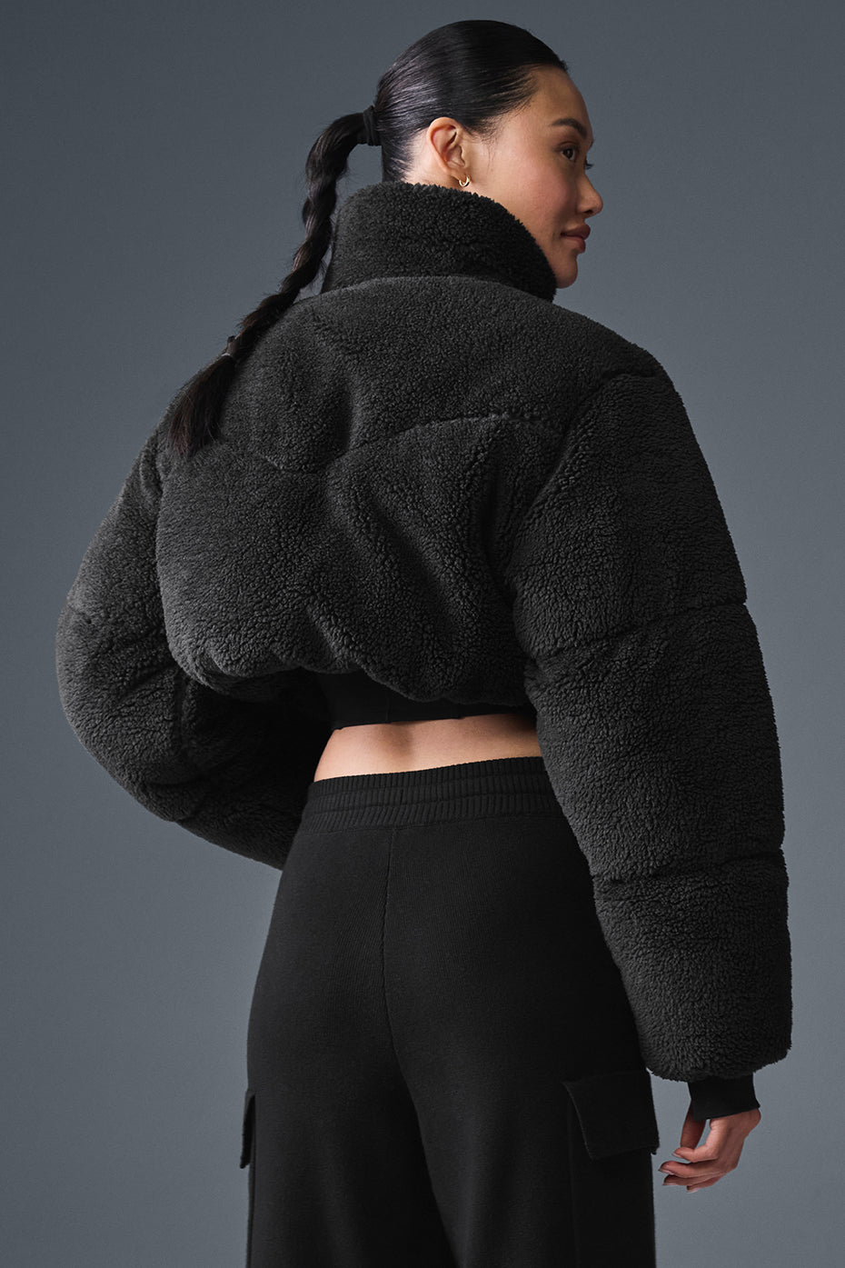 Alo Yoga Sherpa Main Act Corset Puffer - Black - imagen 3
