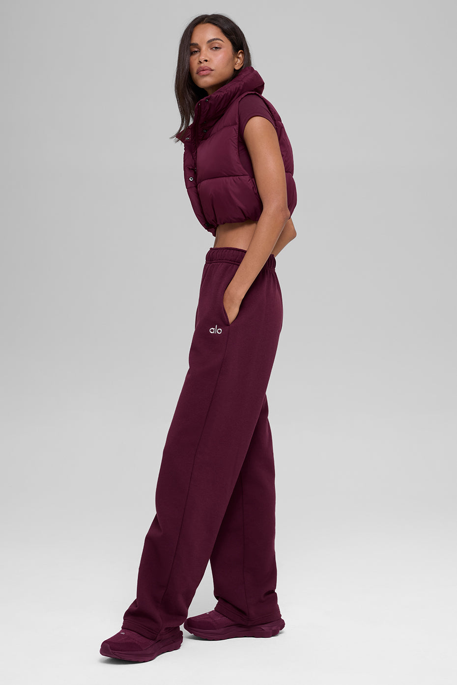 Alo Yoga Cropped Gold Rush Puffer Vest - Burgundy - imagen 5