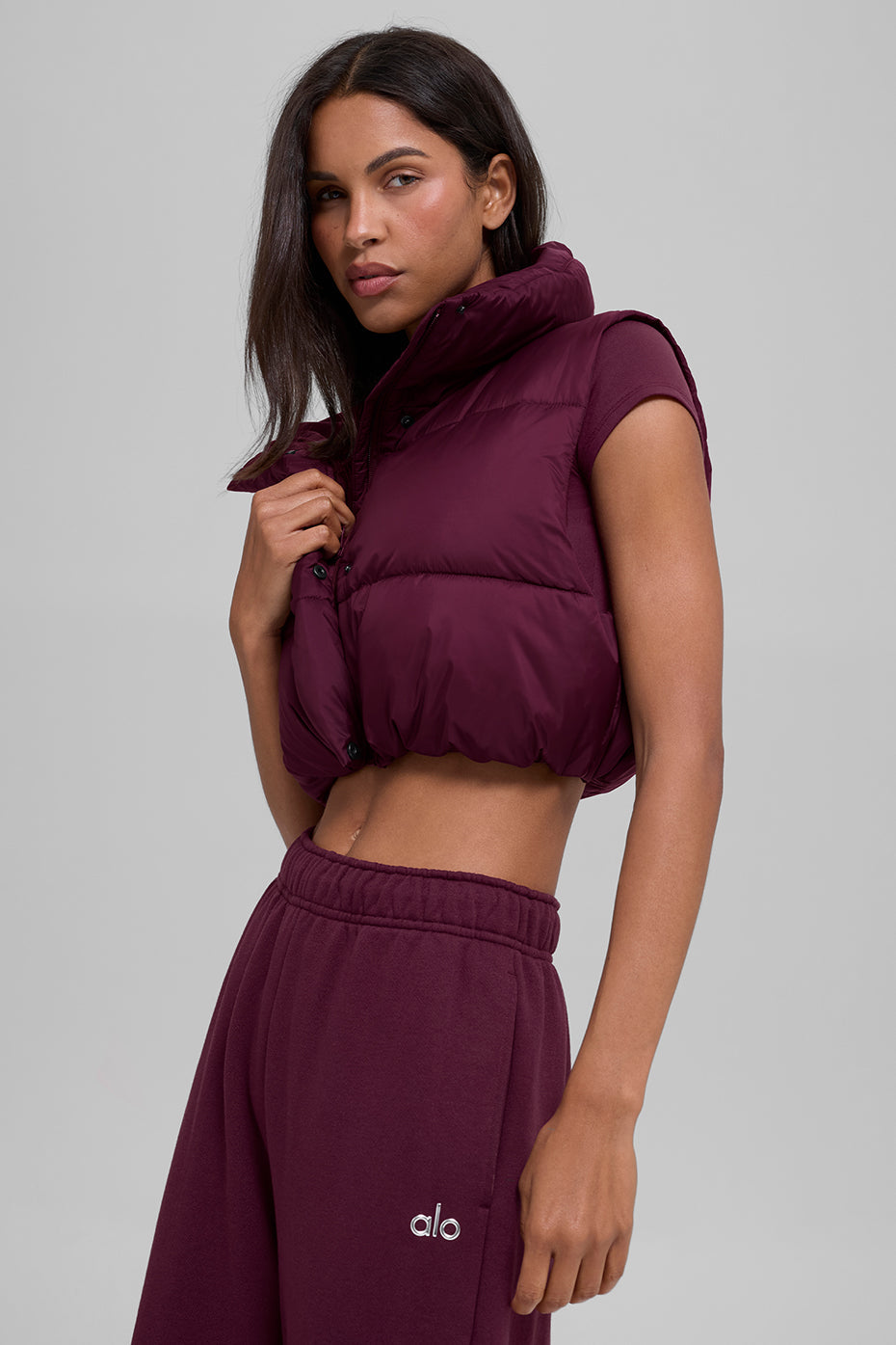 Alo Yoga Cropped Gold Rush Puffer Vest - Burgundy - imagen 6