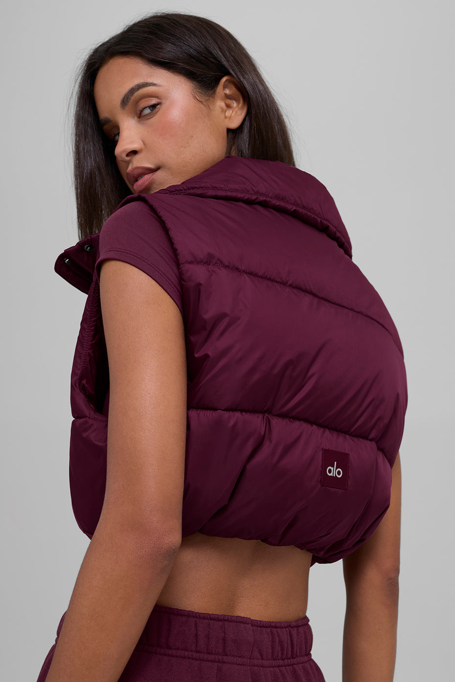 Alo Yoga Cropped Gold Rush Puffer Vest - Burgundy - imagen 2