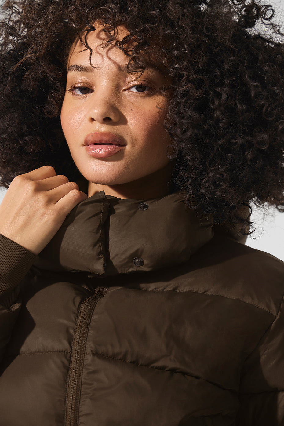 Alo Yoga Foxy Puffer Jacket - Espresso - imagen 5
