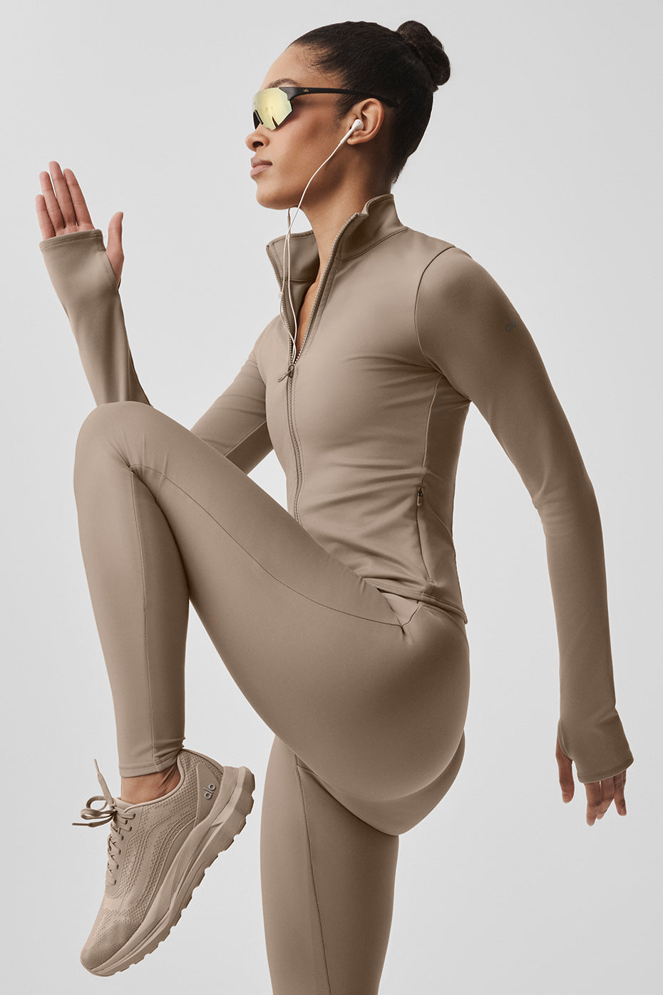 Alo Yoga Airlift Winter Warm Radiant Full-Zip Jacket - Gravel - imagen 5