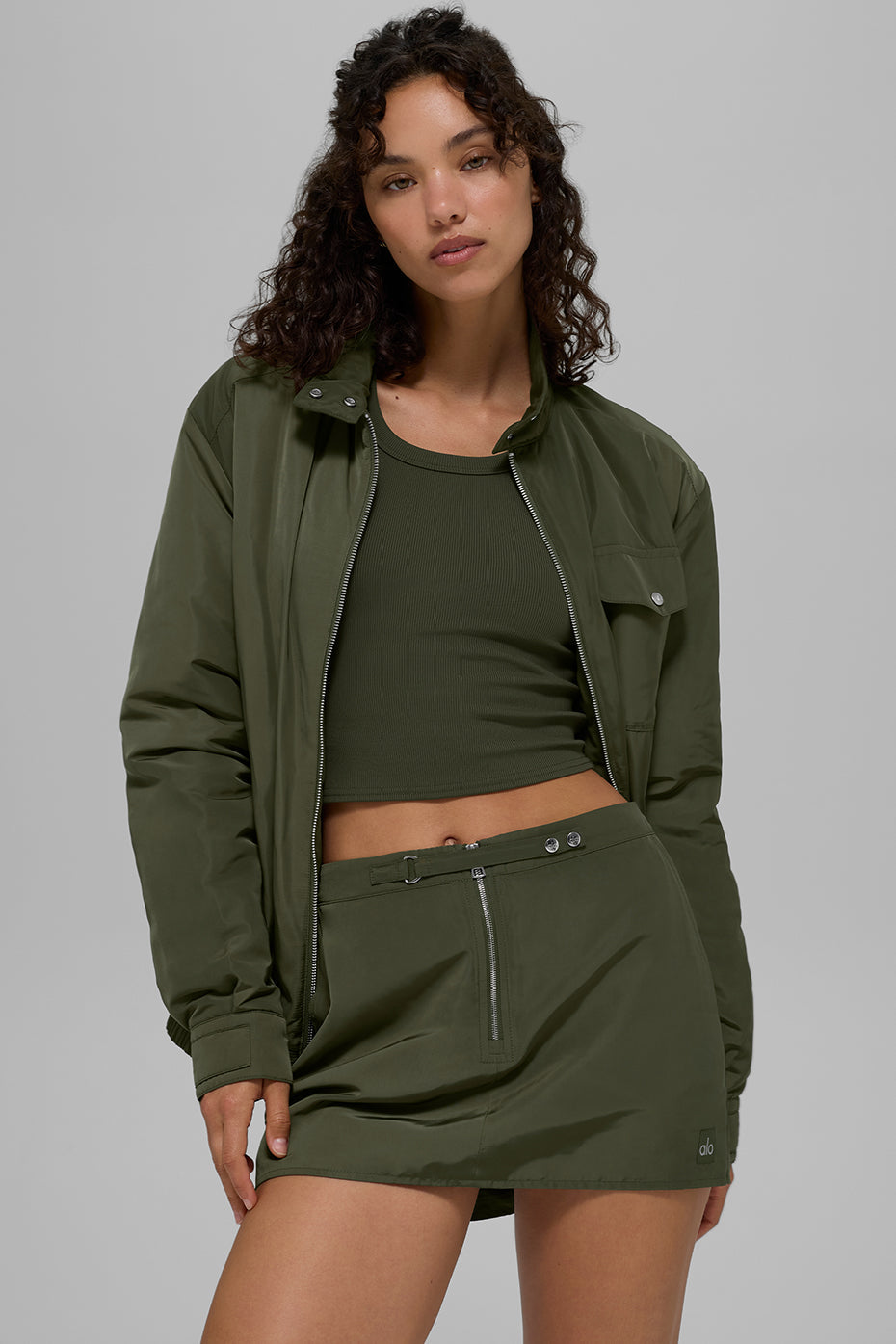 Alo Yoga Work It Bomber - Green Olive - imagen 4