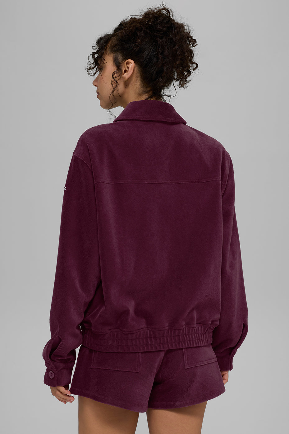 Alo Yoga Micro Corduroy On Duty Jacket - Burgundy - imagen 4
