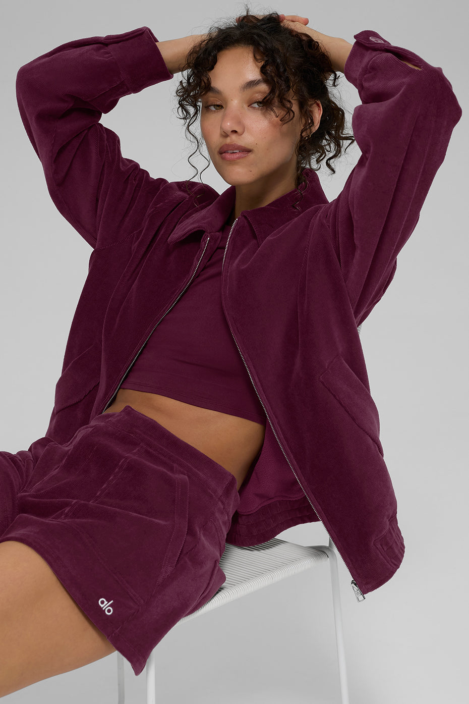 Alo Yoga Micro Corduroy On Duty Jacket - Burgundy - imagen 5