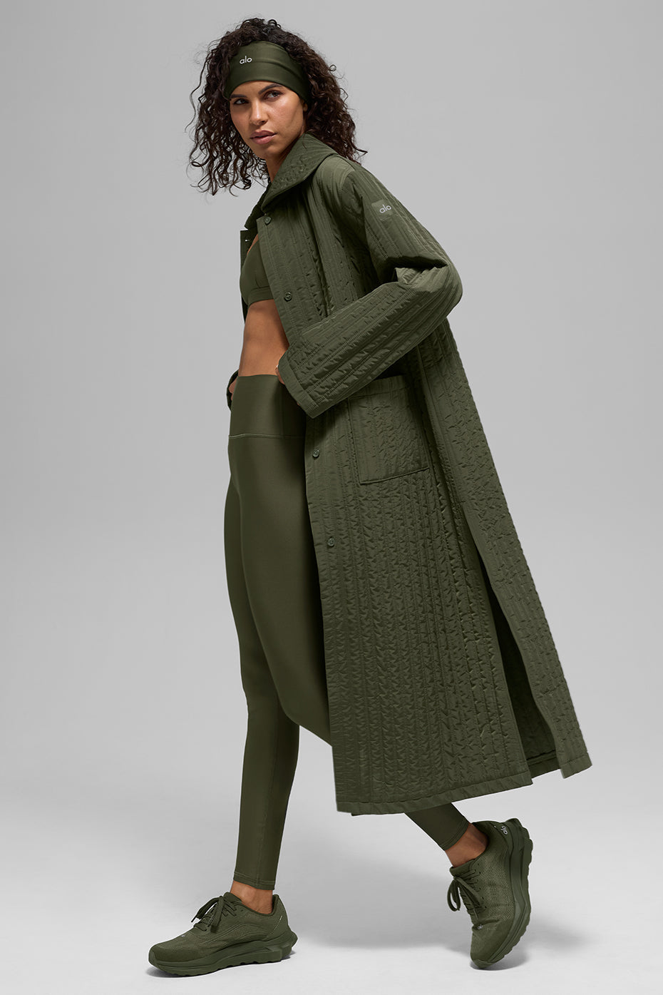 Alo Yoga Quilted Skyline Long Coat - Green Olive - imagen 4