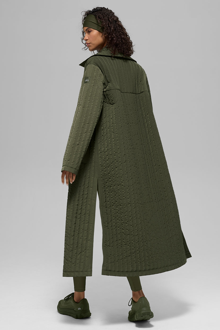 Alo Yoga Quilted Skyline Long Coat - Green Olive - imagen 3