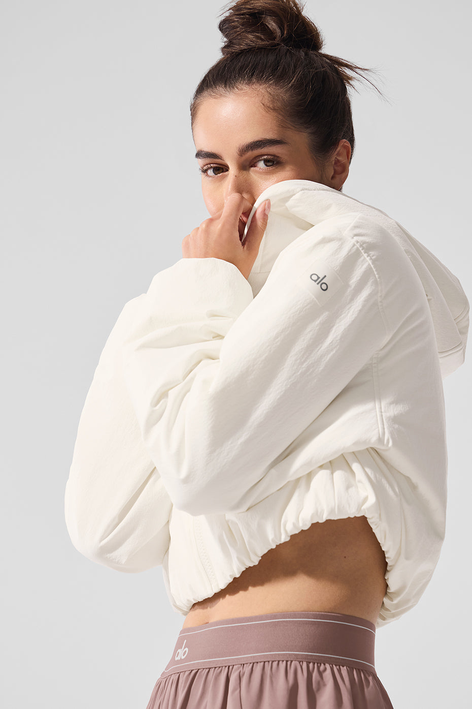 Alo Yoga Cropped Mountain Peak Full-Zip Hoodie - Ivory - imagen 5