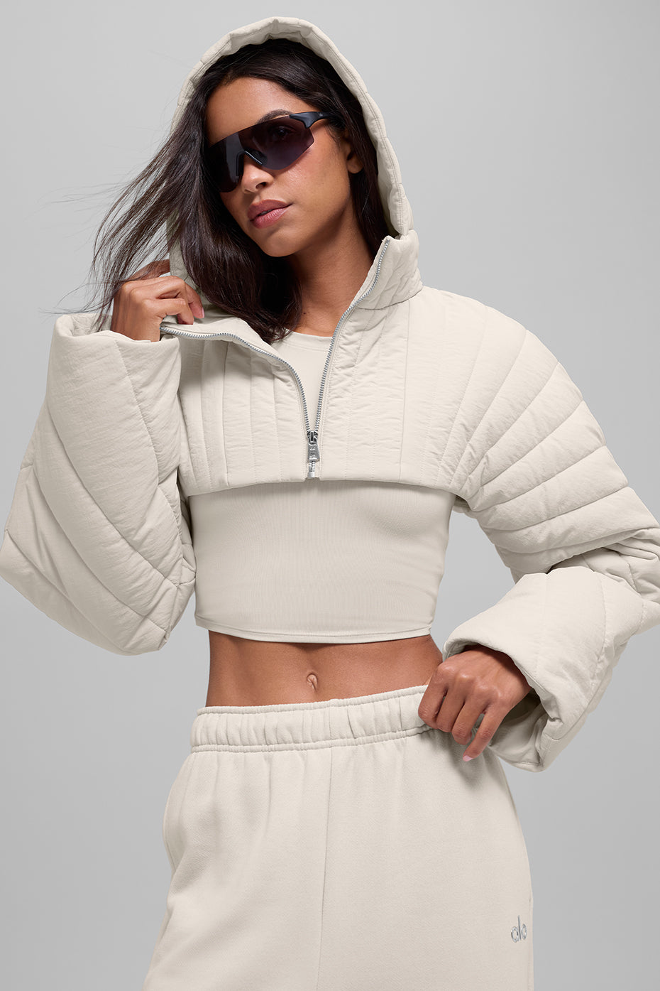 Alo Yoga Quilted Starlight Puffer Shrug - Bone - imagen 3