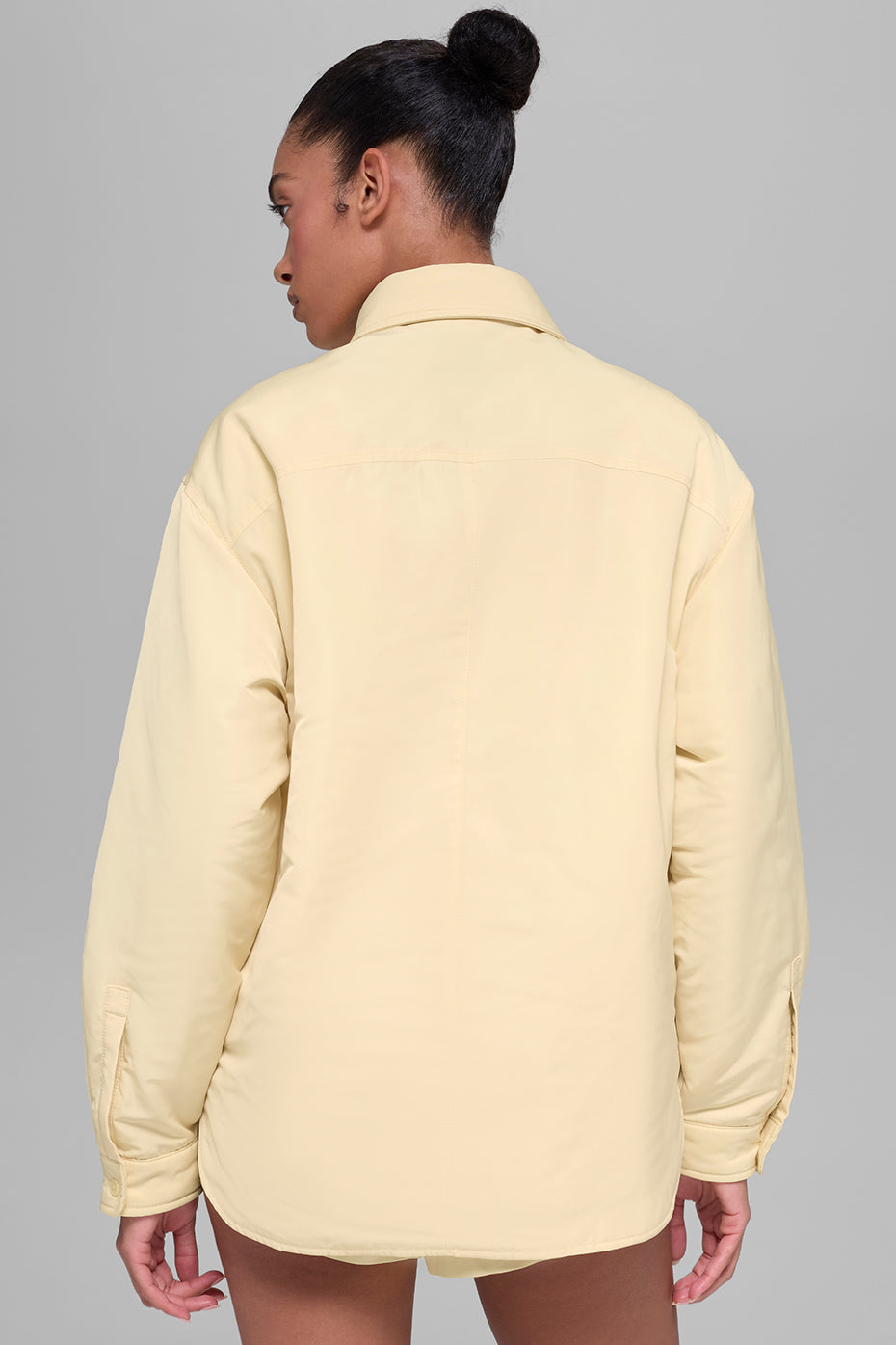 Alo Yoga Socialite Shacket - Candlelight Yellow - imagen 4