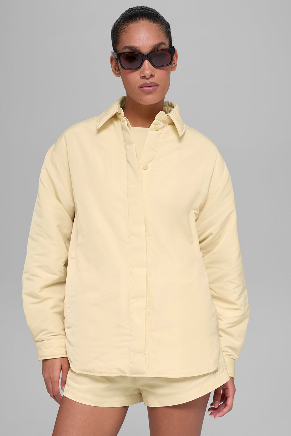 Alo Yoga Socialite Shacket - Candlelight Yellow - imagen 2