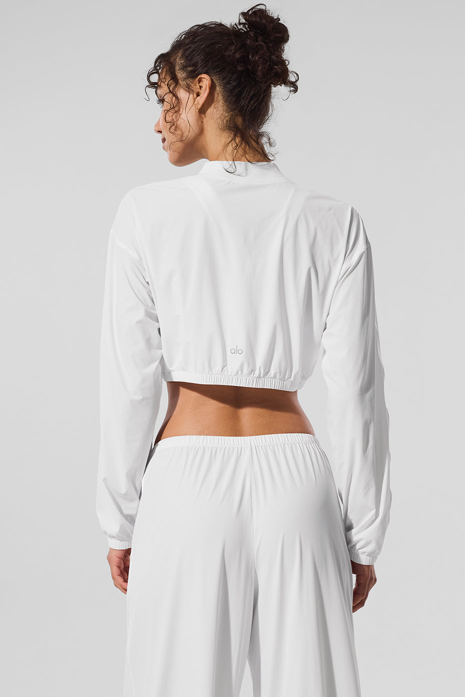 Alo Yoga Cropped Breezy Full-Zip Cover Up - White - imagen 3