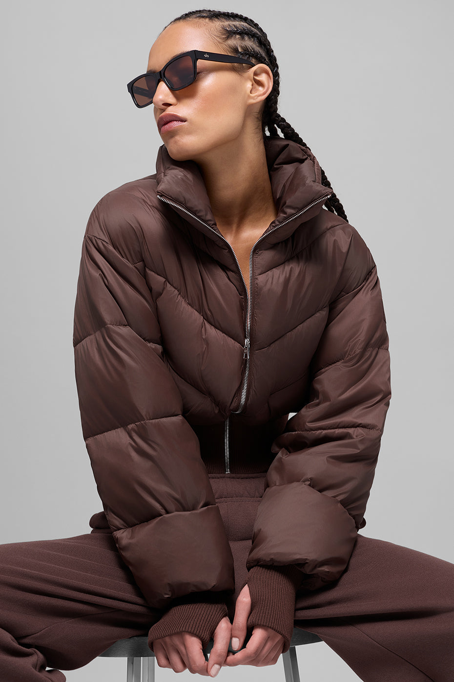 Alo Yoga Cropped Atmosphere Puffer - Brownstone - imagen 4
