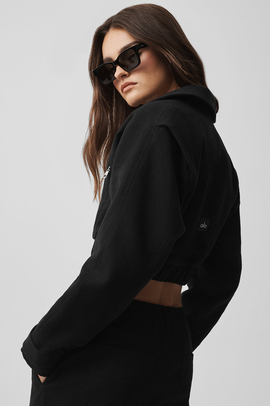 Alo Yoga Cropped Cosmopolitan Jacket - Black - imagen 3