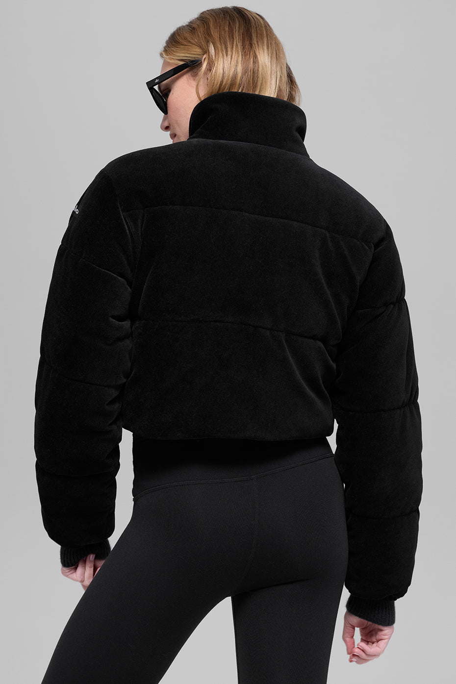 Alo Yoga Micro Corduroy Dreamy Puffer - Black - imagen 3