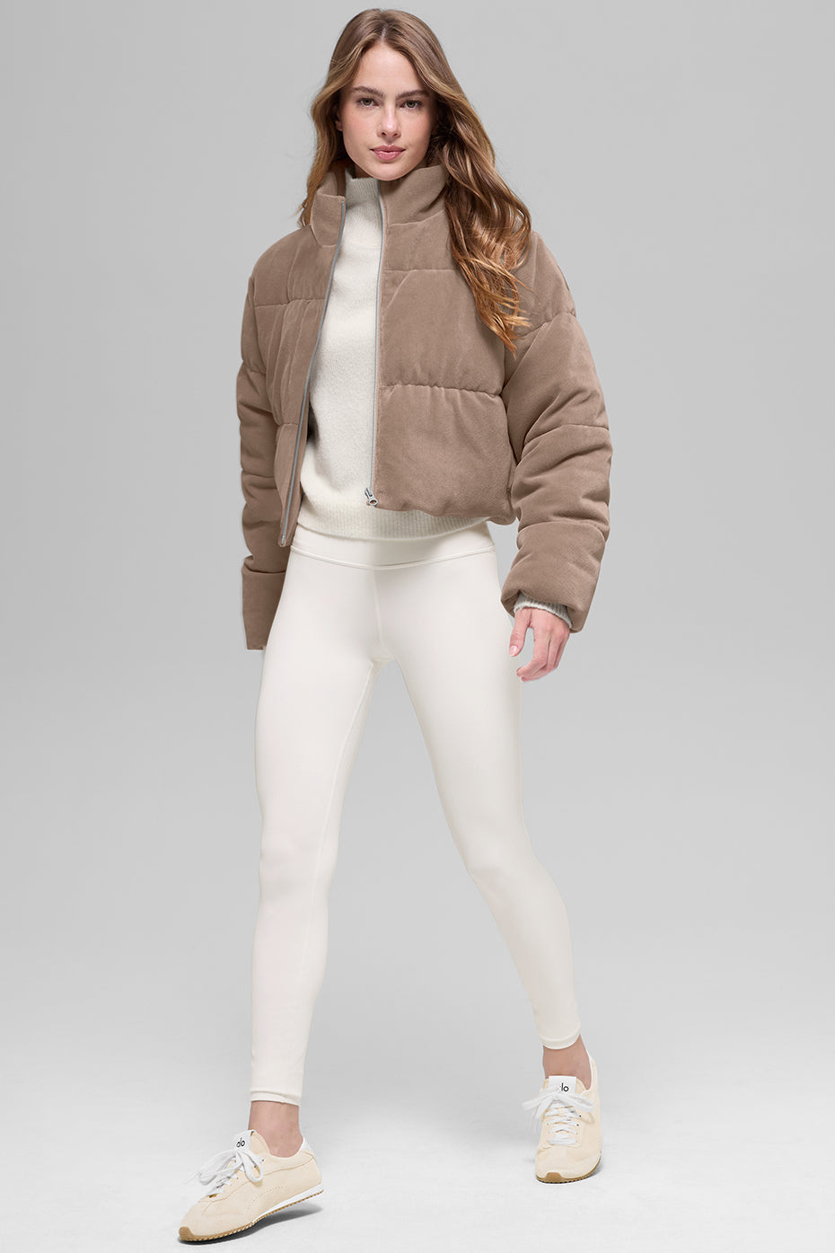Alo Yoga Micro Corduroy Dreamy Puffer - Chai Latte - imagen 5
