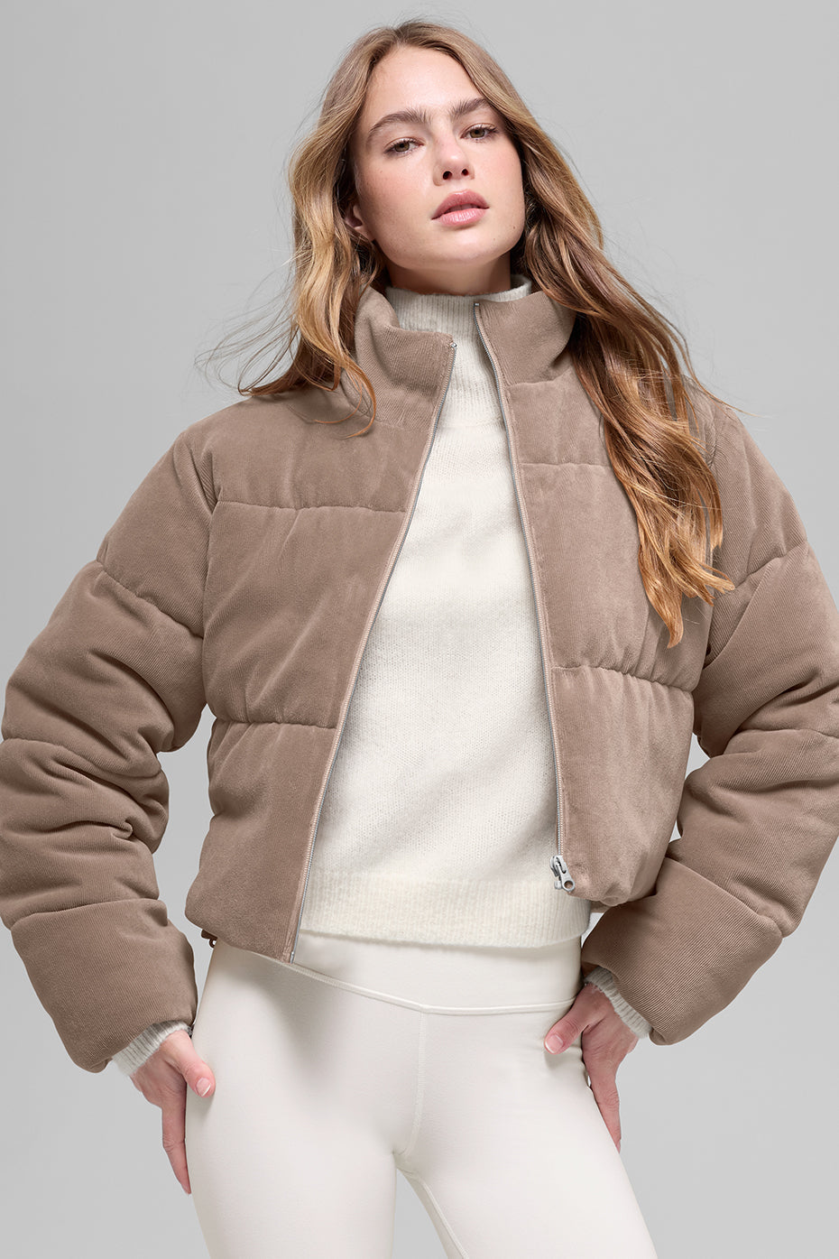 Alo Yoga Micro Corduroy Dreamy Puffer - Chai Latte - imagen 1