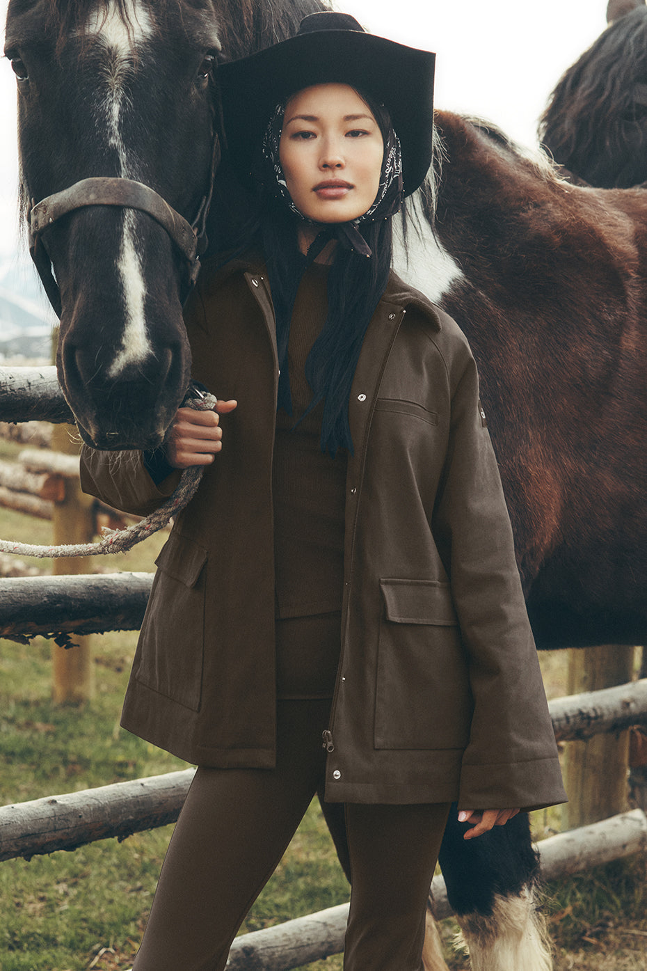 Alo Yoga Twill Barn Jacket - Espresso - imagen 1