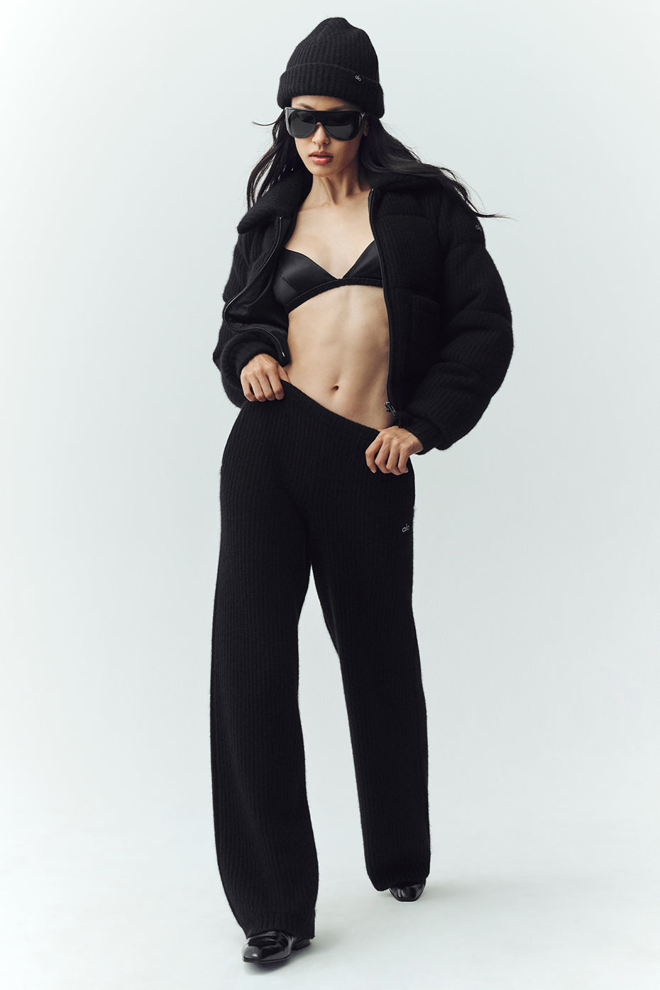 Alo Yoga Cashmere Northstar Sweater Puffer - Black - imagen 5