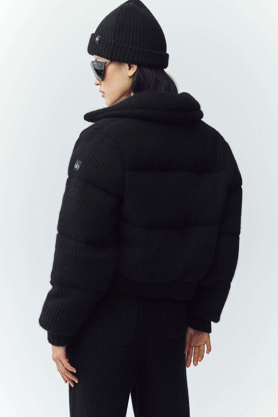 Alo Yoga Cashmere Northstar Sweater Puffer - Black - imagen 3