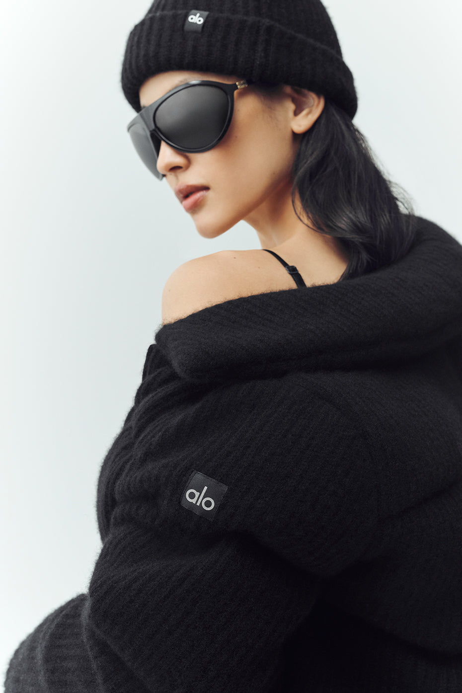 Alo Yoga Cashmere Northstar Sweater Puffer - Black - imagen 2