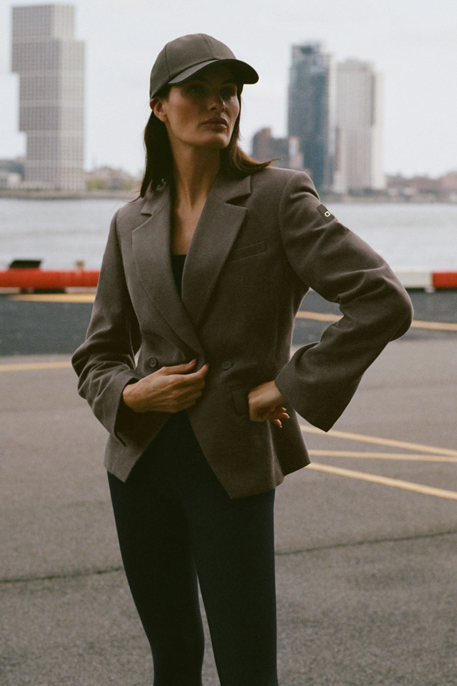 Alo Yoga Cinch Blazer - Olive Tree - imagen 1