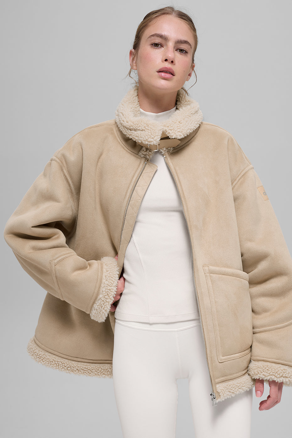 Alo Yoga Faux Shearling Grand Jacket - Woodland Tan - imagen 3