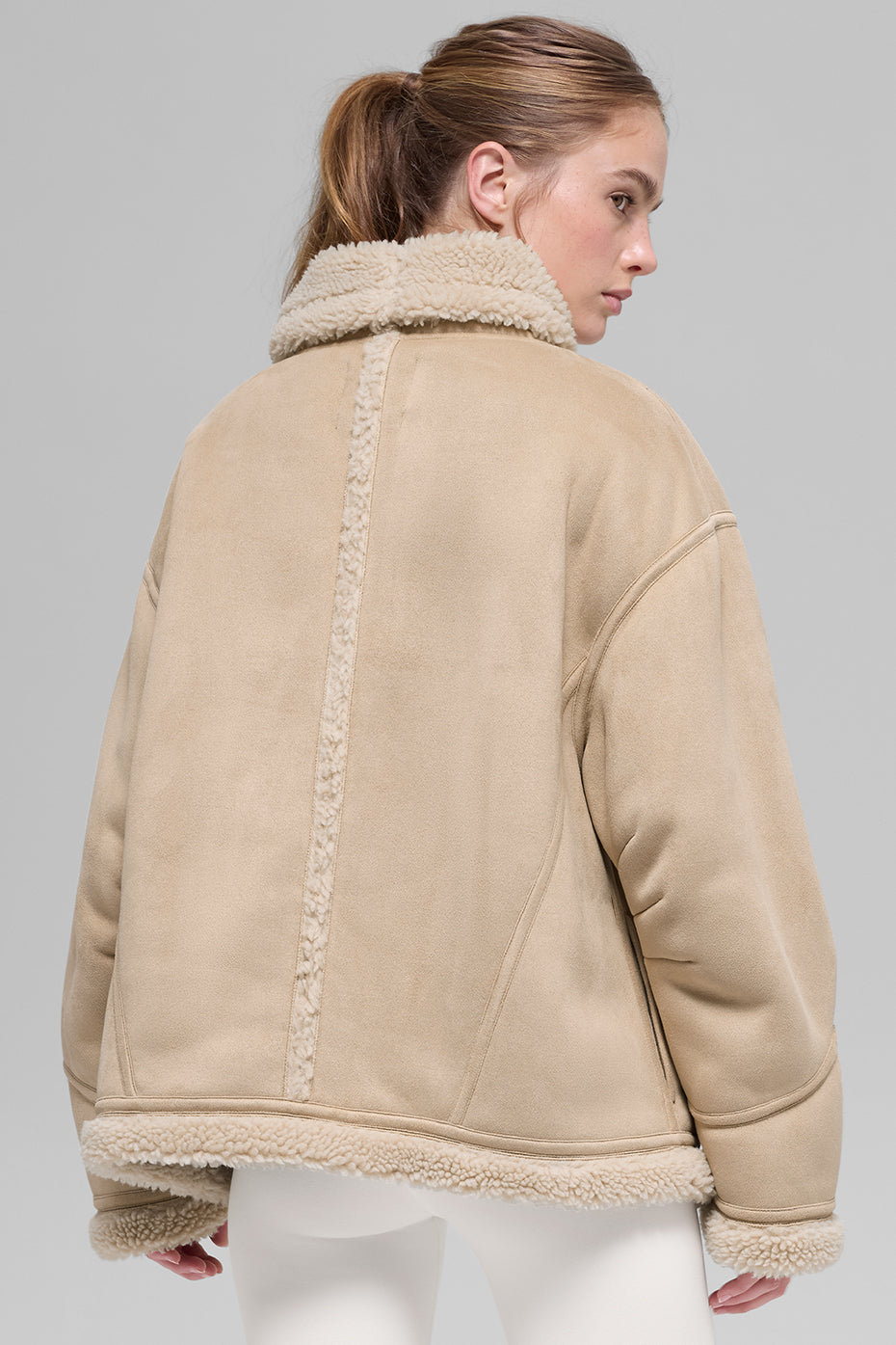 Alo Yoga Faux Shearling Grand Jacket - Woodland Tan - imagen 4