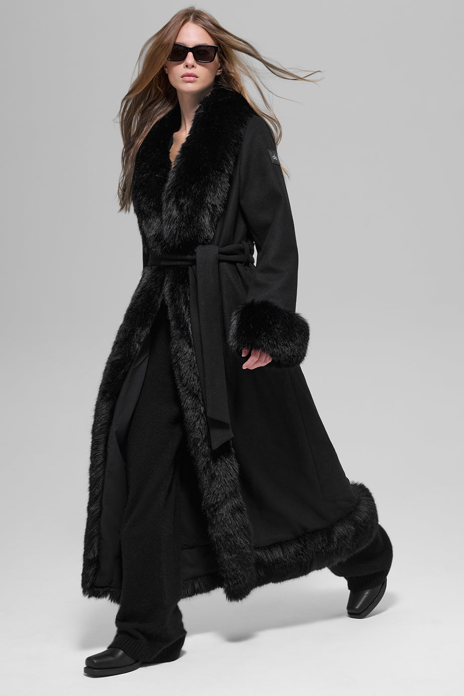 Alo Yoga Faux Fur Trimmed Longline Coat - Black - imagen 1