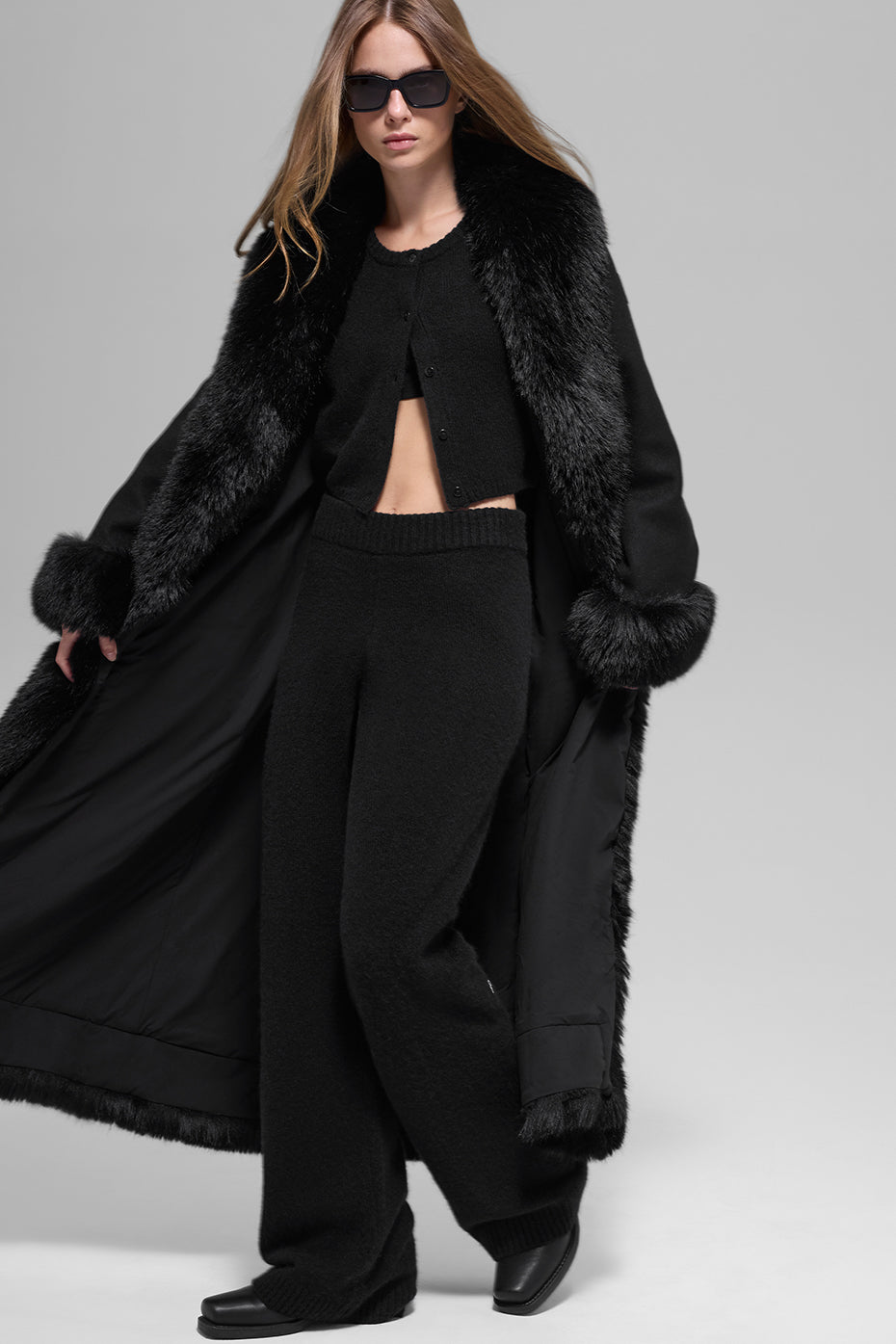 Alo Yoga Faux Fur Trimmed Longline Coat - Black - imagen 5