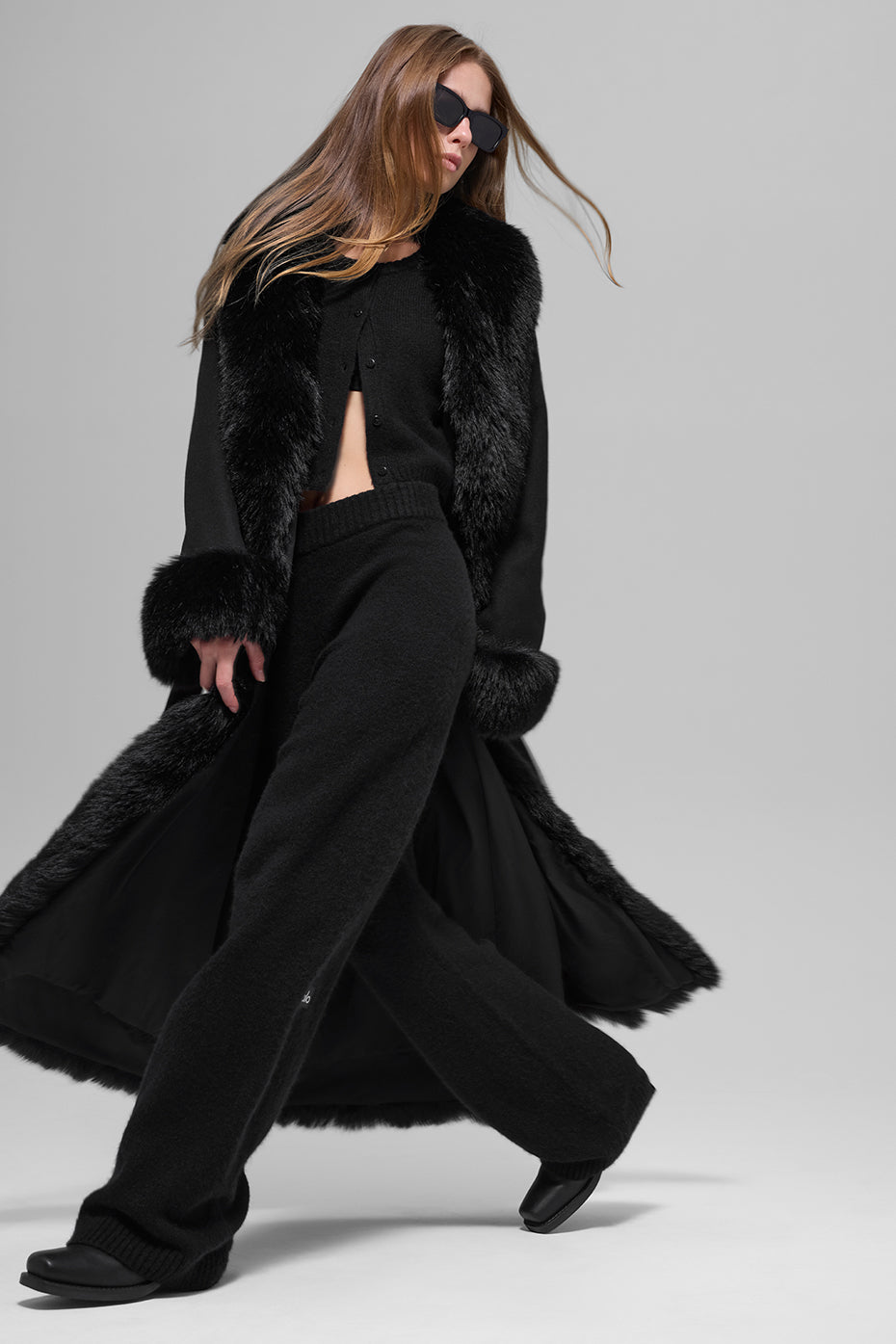 Alo Yoga Faux Fur Trimmed Longline Coat - Black - imagen 6