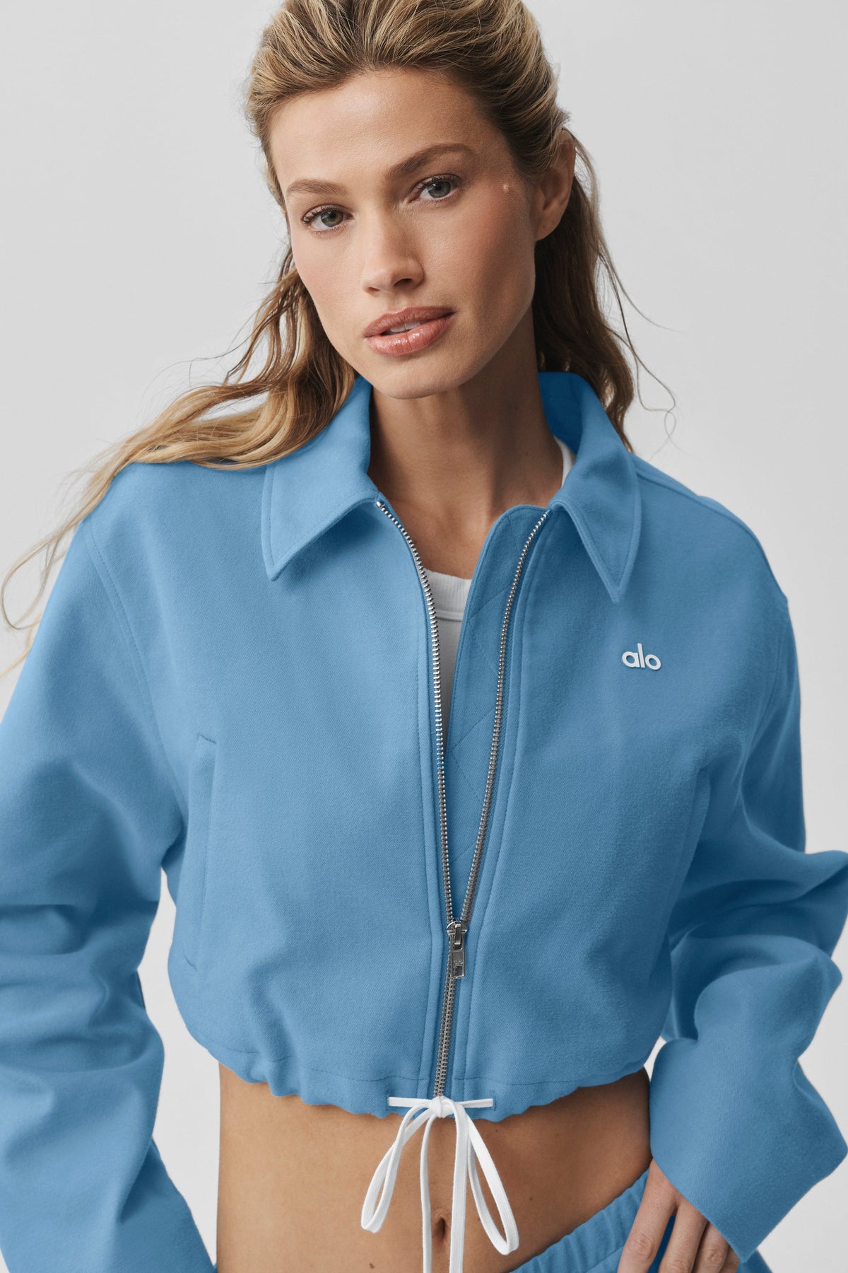 Alo Yoga Cropped Fan Favorite Full Zip Jacket - California Blue - imagen 4