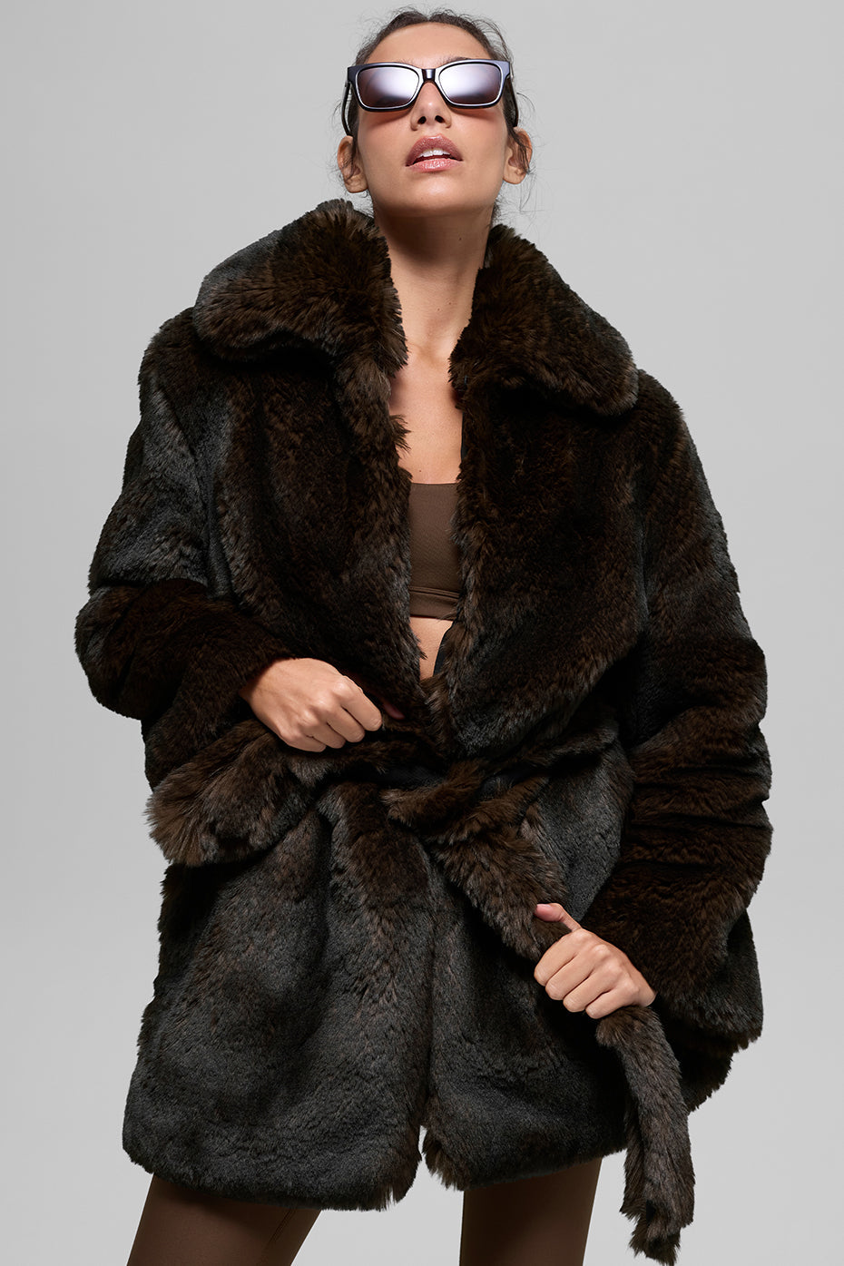 Alo Yoga Faux Fur Starstruck Coat - Midnight Brown/Black - imagen 1