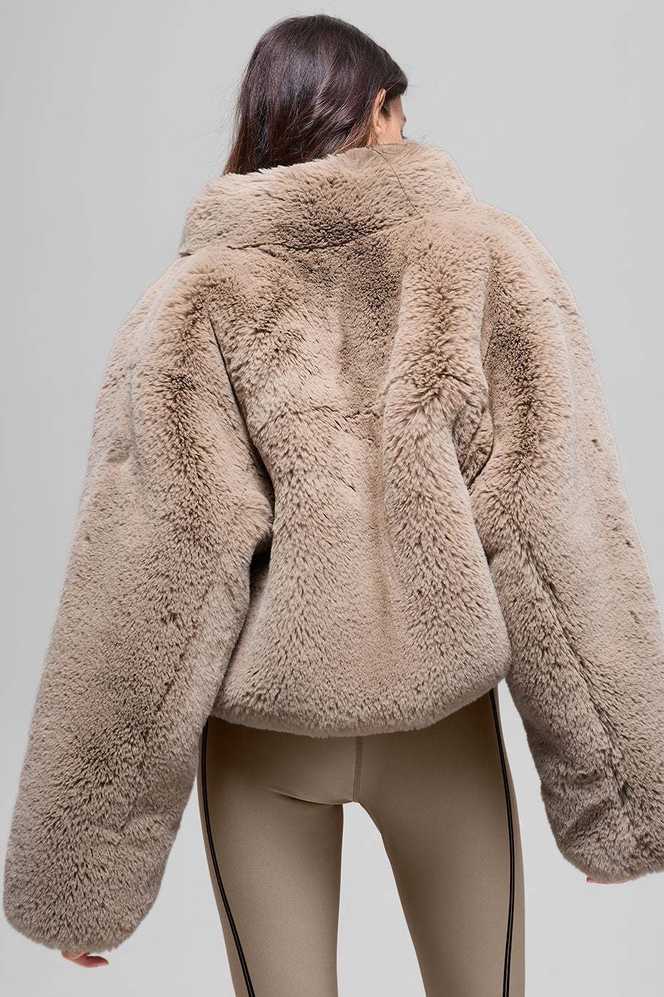 Alo Yoga Faux Fur Allure Jacket - Oat - imagen 4